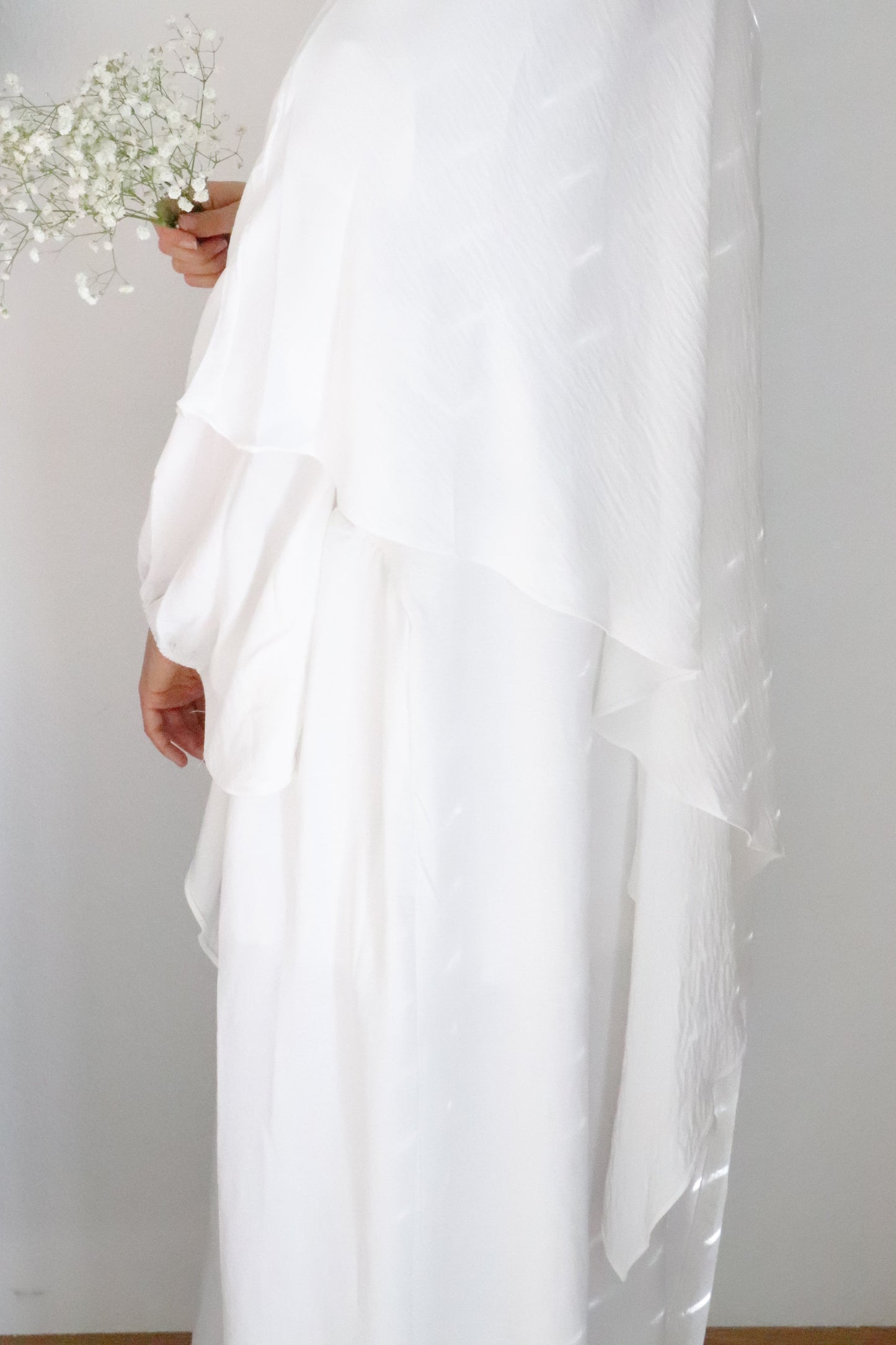 KHIMAR WHITE
